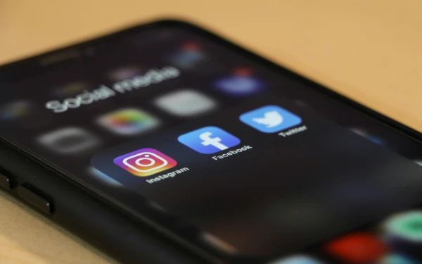 Thumbnail Berita - Pemerintah Batasi Akses Media Sosial bagi Anak di Bawah 16 Tahun, Komdigi Mulai Terapkan Aturan Baru