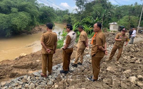 Thumbnail Berita - Atas Instruksi Bupati, Pj Sekda Lebak Percepat Penanganan Bencana di Cikulur dan Cileles: Target Tuntas Sebelum Idulfitri