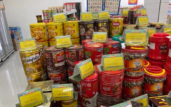 Thumbnail Berita - Jangan Sampai Zonk! Ini Daftar Kue Kaleng Lebaran yang Isinya Benar-Benar Penuh