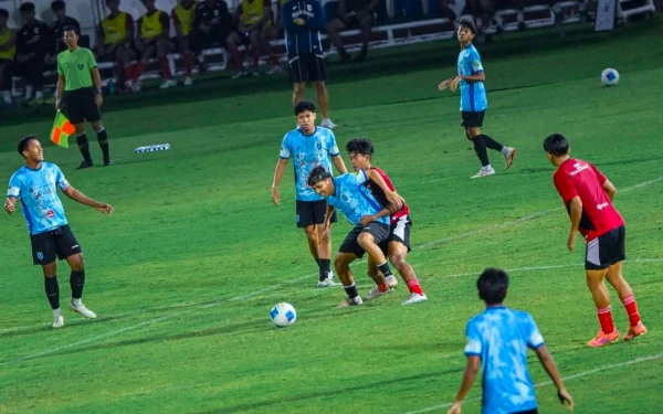 Thumbnail Berita - Timnas Indonesia U-20 Gelar Uji Tanding Lawan Persela, Nova Arianto Terapkan Promdeg