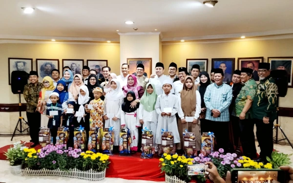 Thumbnail DPRD Surabaya Gelar Buka Puasa Bersama Sekaligus Santuni Ratusan Anak Yatim