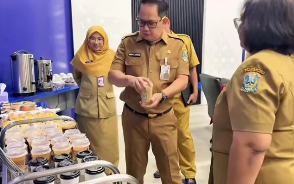 Thumbnail Berita - Pionir Digitalisasi Kesehatan, Sekdaprov Jatim Apresiasi Kehadiran AI Center di RS Menur