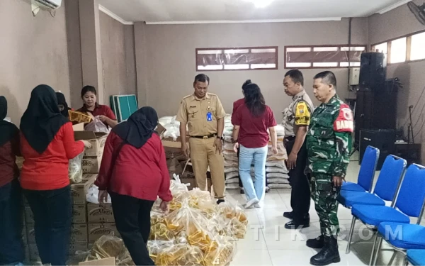 Thumbnail Berita - Serentak se Kota Madiun, Kelurahan Kartoharjo Turut Serahkan Bantuan Pangan dari Bulog