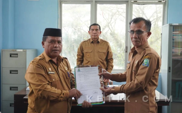 Thumbnail Berita - Pimpin Sertijab Direktur RSUD dan Kadisdukcapil Simeulue, Bupati  Minta Pelayanan Publik Ditingkatkan