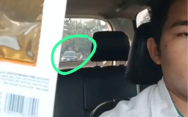 Thumbnail Berita - Tabrakan Pajero–Avanza di Pasaman Barat Viral, Ada Dugaan Kesengajaan