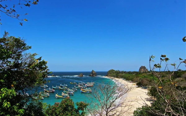 Thumbnail Berita - Pantai Papuma Jember, Surga Pasir Putih yang Cocok Jadi Destinasi Libur Lebaran Bersama Keluarga