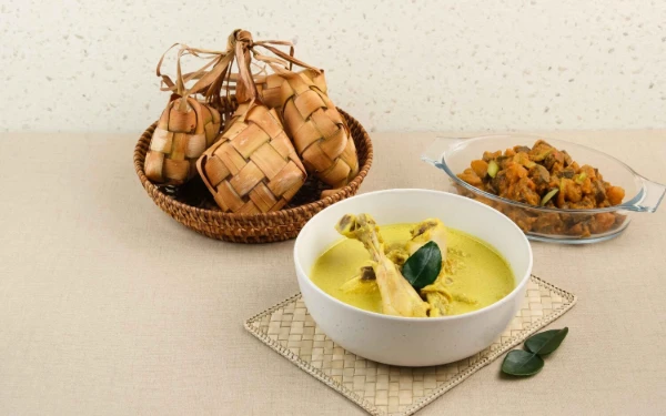 Thumbnail Berita - Ketupat dan Opor Ayam Jadi Menu Favorit yang Selalu Hadir Saat Lebaran