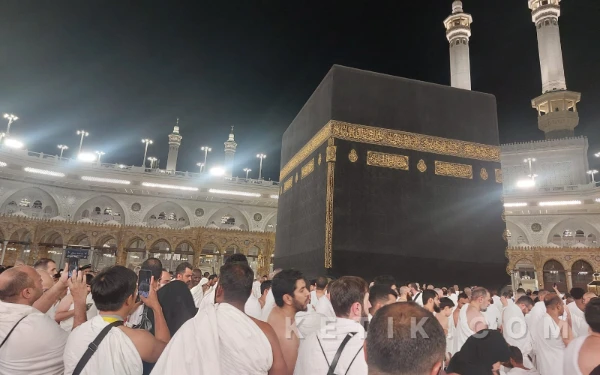 Thumbnail Berita - Gema Tahajud Membelah Langit Makkah, Jemaah Larut dalam Kekhusyukan