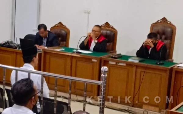 Thumbnail Berita - Korupsi Pasar Cinde, Eks Wali Kota Palembang Harnojoyo Divonis 2 Tahun 4 Bulan Penjara