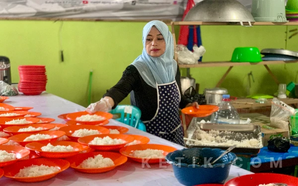 Thumbnail Berita - Buka Puasa Gratis di Masjid Agung An-Nur Kota Batu, Sediakan Hingga Ribuan Porsi Setiap Hari