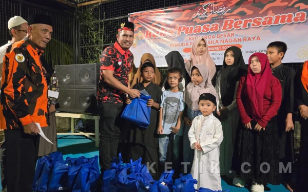 Thumbnail Berita - Pemuda Pancasila Nagan Raya Bagikan Takjil dan Santuni Anak Yatim