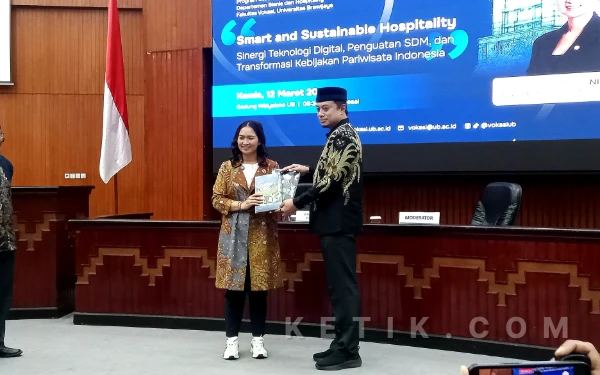 Thumbnail Berita - Wamenpar Ni Luh Puspa Ajak Mahasiswa UB Siap Hadapi Transformasi Industri Perhotelan Modern