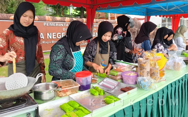 Thumbnail Berita - Double Track SMAN 1 Gondangwetan Gelar Festival Ramadan, Dorong Kemandirian Ekonomi Siswa