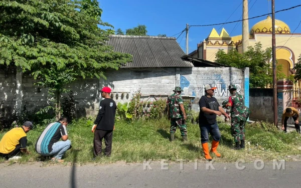 Thumbnail Berita - Wujudkan Ibu Kota Kecamatan Bersih dan Indah, Camat Asembagus Gelorakan Gerakan Indunesia Asri