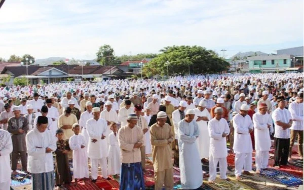 Thumbnail Berita - Masih Bingung Salat Idulfitri? Ini Tata Caranya dari Ustadz Abdul Rizal Azhar