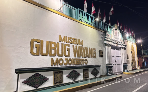 Foto Museum Gubug Wayang pada malam hari pada Kamis, 13 Maret 2026. (Foto: Dina Elwarda/Ketik.com)