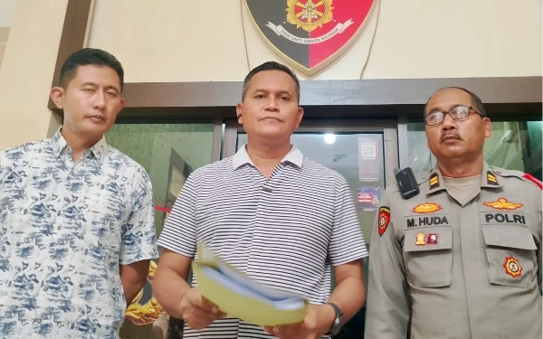 Thumbnail Berita - Aniaya Korban di Warkop Samping Balai Kota, Satreskrim Polres Batu Tangkap Terduga Pelaku