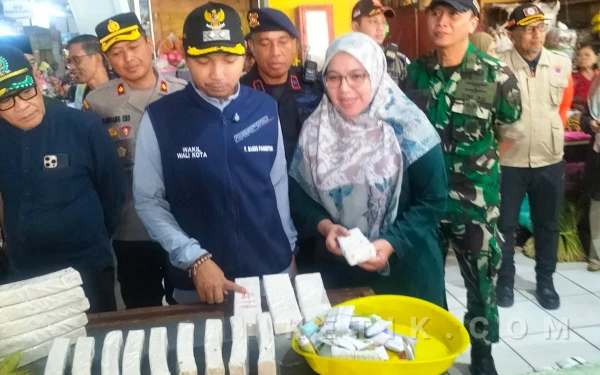 Thumbnail Berita - Panutan! Plt Wali Kota Madiun Bagus Panuntun Tetap Gunakan Rompi Wakil Wali Kota