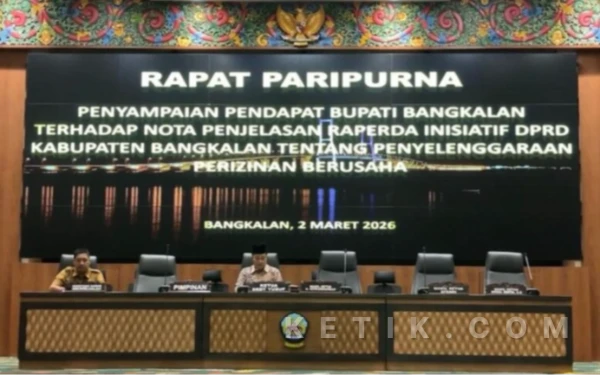 Thumbnail Berita - DPRD Bangkalan Inisiasi Raperda Perizinan Berusaha, Bupati Sampaikan Pendapat di Sidang Paripurna
