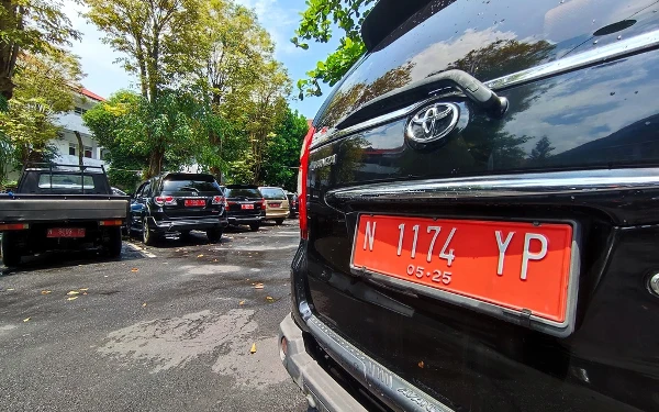 Thumbnail Berita - Sambut Lebaran Bupati Lumajang Izinkan ASN Pakai Mobil Dinas