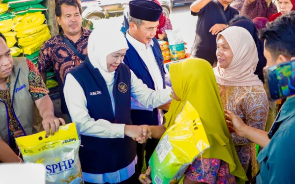 Thumbnail Berita - Stok Aman Jelang Idulfitri! Pasar Murah di Madiun Jadi Ikhtiar Gubernur Khofifah Kendalikan Harga Bahan Pokok.