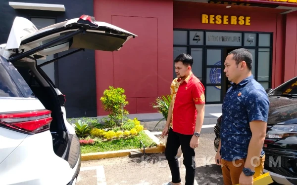 Thumbnail Berita - Curi Mobil Fortuner dari Showroom Jember, Pelaku Dibekuk Polisi di Lumajang