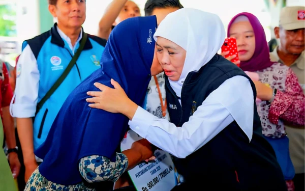 Thumbnail Berita - Gubernur Khofifah Salurkan Bansos Rp17,499 Miliar untuk Warga Kota dan Kabupaten Madiun