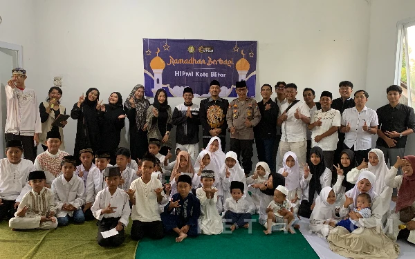 Thumbnail Berita - HIPMI Kota Blitar Santuni Anak Yatim dan Buka Bersama di Panti Asuhan YARGIS