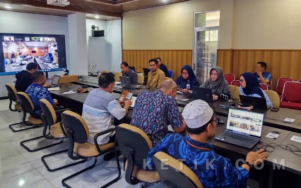 Foto Rapat menyusun Naskah Akademik Rancangan Peraturan Daerah tentang Tanggung Jawab Sosial dan Lingkungan Perusahaan (TJSLP). (Foto: Bapperida Lebak for ketik.com)