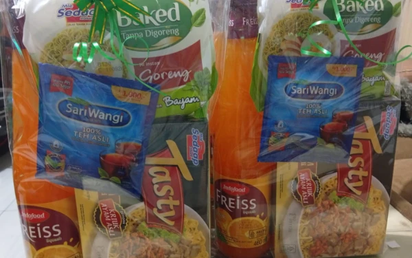 Thumbnail Berita - Isi Waktu Luang, Pekerja Pabrik di Kabupaten Malang Ini Sukses Jalankan Usaha Hampers Lebaran