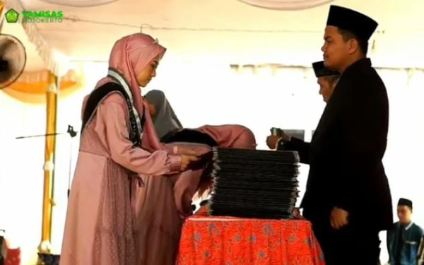 Foto Farah Fahreza Saat  Wisuda Tahfidz 30 Juz (Foto : Dokumentasi Farah Fahreza)