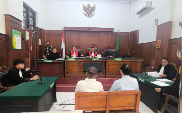 Thumbnail Berita - Eks Direktur Polinema Bacakan Pledoi, Penasihat Hukum Klaim Pengadaan Lahan Sesuai Aturan