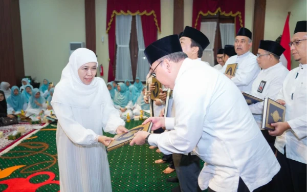 Thumbnail Berita - Gubernur Khofifah Khotmil Al Quran Bereng Perangkat Daerah dan Komunitas Disabilitas Tuli Mengaji