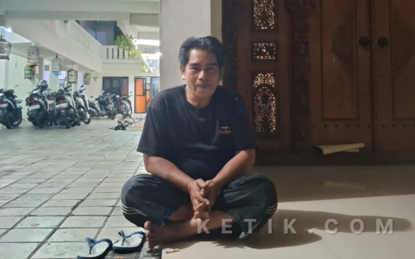 Thumbnail Berita - Puluhan Tahun Tak Pernah Pulang Kampung, Perantau Asal Tuban Ini Setia Menjaga Pesantren saat Lebaran