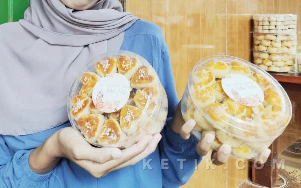 Foto Satu toples Nastar buatan Aulia yang siap menghiasi meja di momen Idulfitri. (Foto: Al Ahmadi/Ketik.com)