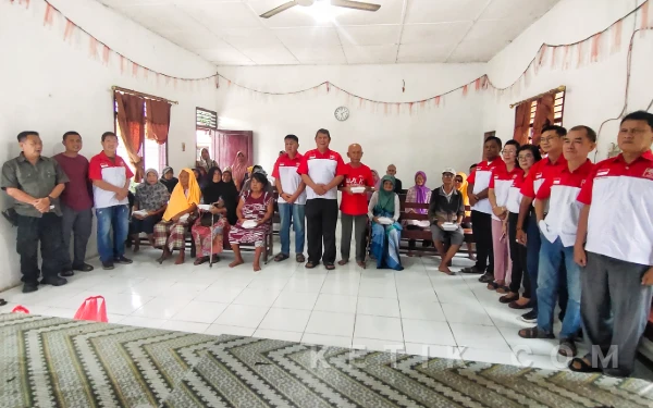 Foto PC InTi Labuhanbatu dan Pundi Amal Yayasan Budi Agung Rantauprapat saat di Panti Lansia UPT Rantauprapat. (FOTO:Joko/Ketik.com)