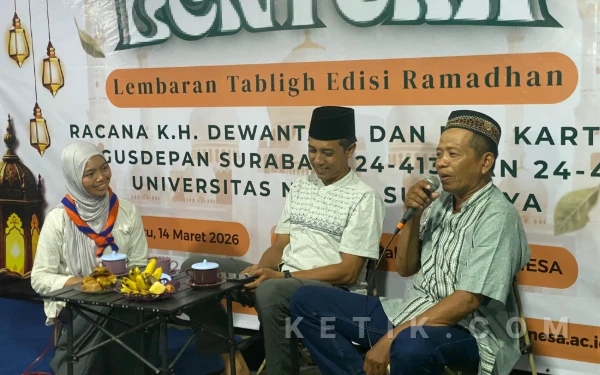 Foto Kak Tejo (kanan) bersama Kak Ikhwal selaku alumni 413 menyampaikan pengalaman perjalanan selama menjadi Pramuka hingga penerapan di dunia kerja. (Foto : Dok. 413-413 for Ketik.com)
