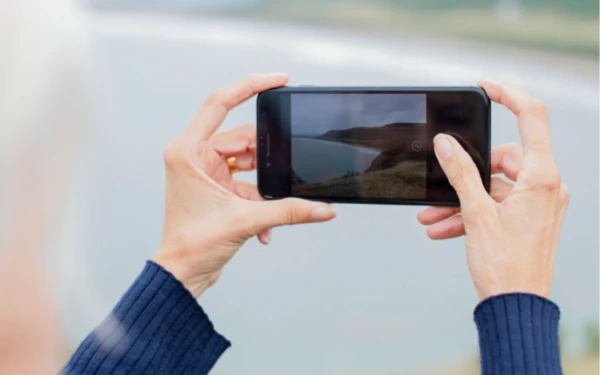 Thumbnail Berita - 5 Tips Memotret Pakai HP Kentang, Hasil Maksimal Naikkan Level Pede