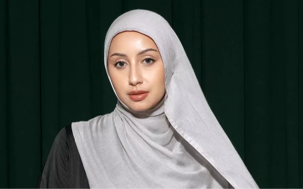 Thumbnail Berita - Tampil Anggun saat Hari Raya Idulfitri, Ini 3 Bahan Hijab Nyaman dan Stylish untuk Lebaran