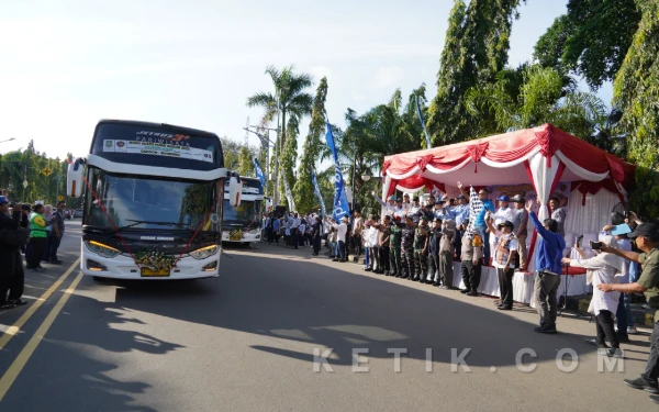 Thumbnail Berita - Tak Perlu Keluar Ongkos! Pemkot Cilegon Berangkatkan 50 Bus Mudik Gratis untuk 2.000 Warga