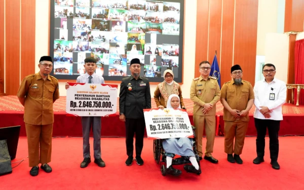Thumbnail Berita - Perkuat Pendidikan Inklusif, Gubernur Sulsel Serahkan Beasiswa Rp5 Miliar untuk 3.400 Siswa SLB
