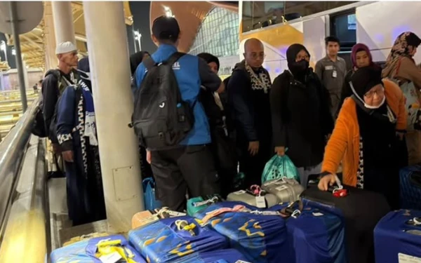 Thumbnail Berita - Sejak Meletusnya Konflik Timur Tengah 25.922 Jemaah Umrah Indonesia Berhasil Mendarat di Tanah Air