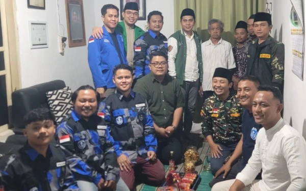 Thumbnail Berita - Ansor Jatim dan GAMKI Silaturahmi ke Rumah Pahlawan Toleransi Riyanto