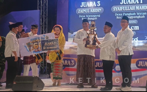 Thumbnail Berita - Tradisi Pasar Bandeng Gresik, Ikan 19 Kg Dilelang Rp50 Juta di Tengah Kirab Budaya WBTb