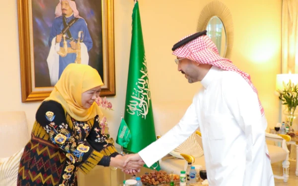 Thumbnail Berita - Jelang Haji 2026! Gubernur Khofifah Serukan Jaminan Keamanan Jemaah di Tengah Dinamika Timur Tengah