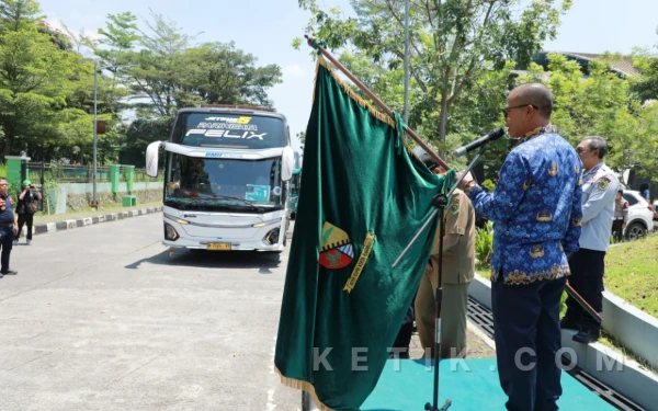 Thumbnail Berita - Bupati Bandung Lepas 14 Bus Mudik Gratis ke Solo dan Yogyakarta
