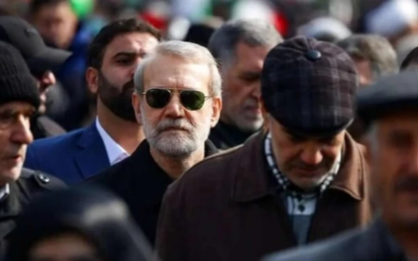 Thumbnail Berita - Iran Akui Dua Pejabat Penting Gugur dalam Serangan Israel-AS, Salah Satunya Ali Larijani