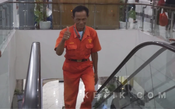 Thumbnail Berita - Kisah Pak Maksum Abdikan Diri Seumur Hidup Sebagai Porter