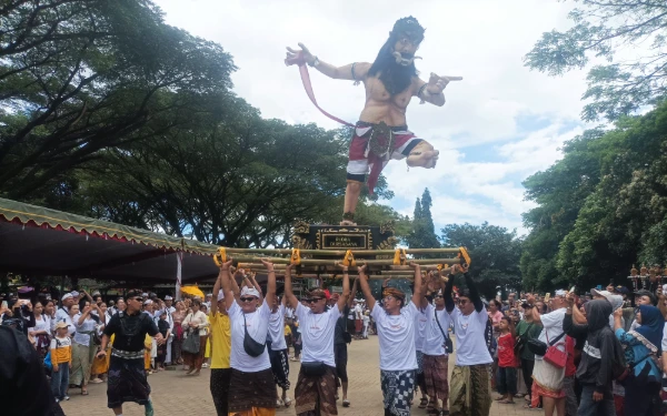 Thumbnail Berita - Jelang Nyepi, Umat Hindu di Malang Gelar Tawur Agung Kesanga dan Kirab Ogoh-Ogoh