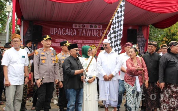 Thumbnail Berita - Ribuan Warga Padati RTH Wlingi, Pawai Ogoh-Ogoh Nyepi 2026 Jadi Simbol Harmoni di Blitar